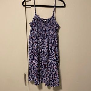 Used dress, tag not on so unsure on size, maybe medium